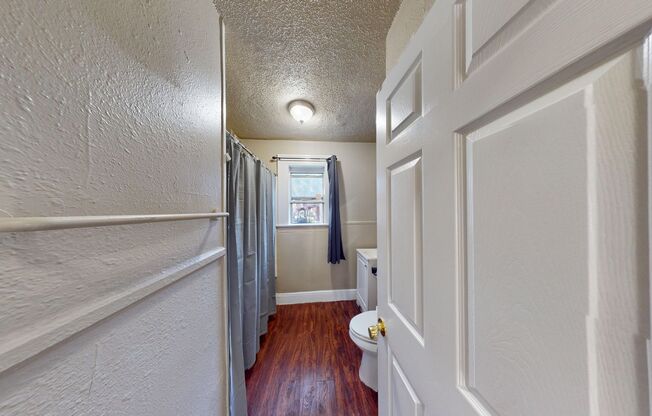 2 beds, 1 bath, $1,100