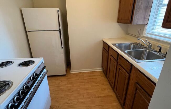 2 beds, 1 bath, 650 sqft, $850, Unit 6