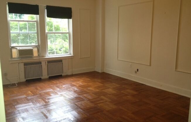 1 bed, 1 bath, 768 sqft, $1,385, Unit Royal York 106