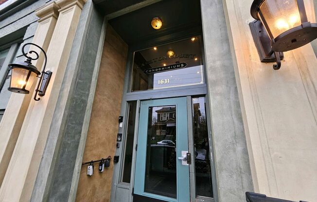 $500 Move-In Credit! Bright Studio Apartment with Hardwood Floors & Natural Light!