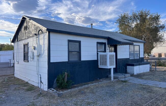 Cute 1 bedroom Fernley home with garage!