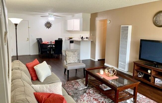 1 bed, 1 bath, 700 sqft, $2,000, Unit 438