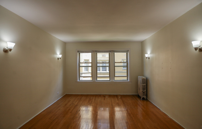 1633 W LUNT