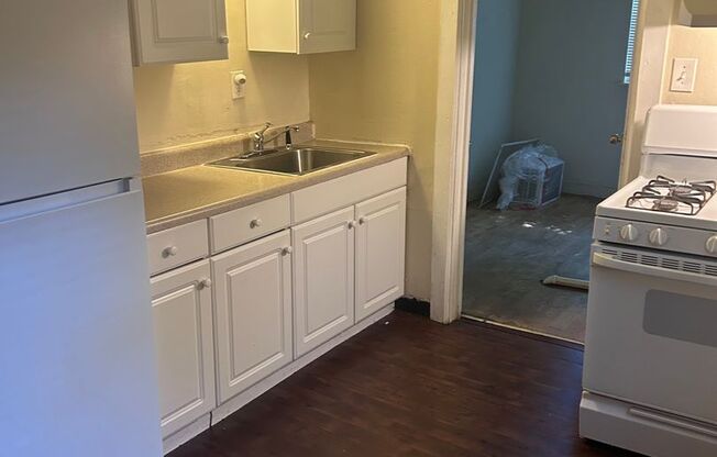 Charming 2 Bedroom 1 Bath House Rent Ready ! $1215 ! Great Location