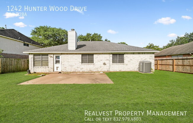 1242 HUNTER WOOD DR