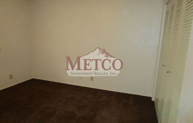 2 beds, 1 bath, 924 sqft, $1,495, Unit 740