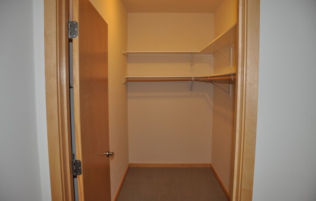 1 bed, 1.5 baths, 910 sqft, $1,925, Unit 215