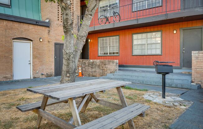 2 beds, 1 bath, 750 sqft, $1,000, Unit K708 - 307 - 109