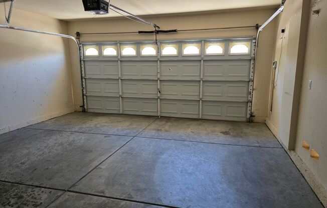 4 beds, 3 baths, $2,600