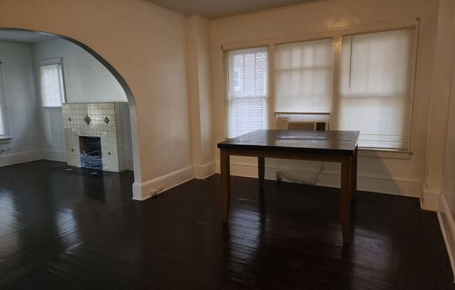 3 beds, 2 baths, 1,512 sqft, $999, Unit Unit A