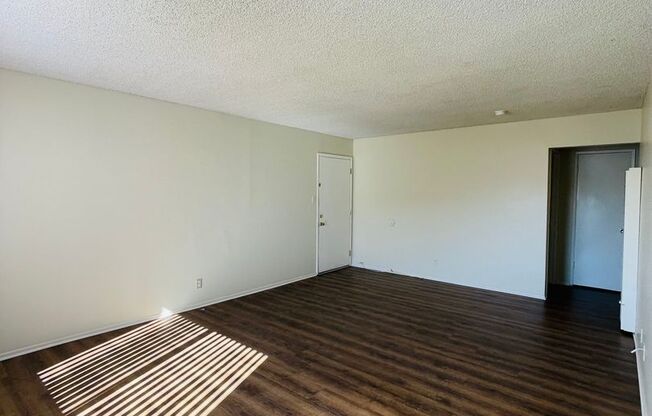 2 beds, 1 bath, $2,395, Unit 06