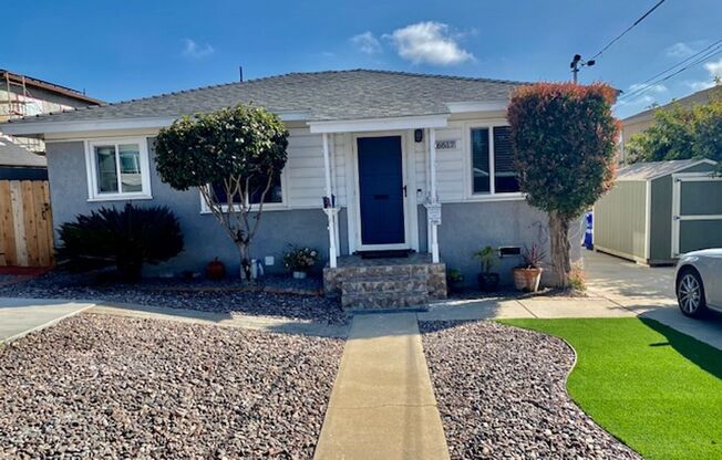 Darling 2 bedroom, 1 bath Single Family Home