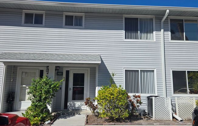 2 Bed 2 Bath townhome with a Den/ Office space for rent