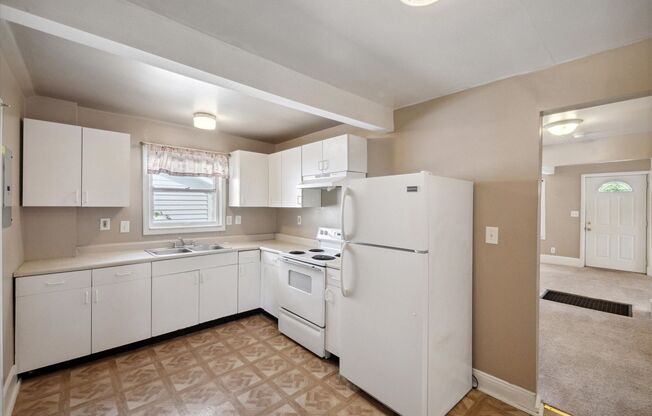 2 beds, 1 bath, $1,300