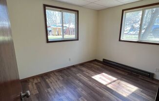 2 beds, 1 bath, $925, Unit 8