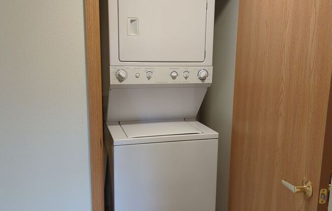 1 bed, 1 bath, 756 sqft, $1,605, Unit 290-210