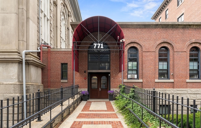 3 beds, 2.5 baths, 1,830 sqft, $5,500, Unit 206