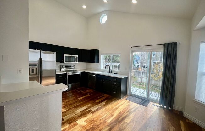 Beautifully Renovated 4-Bedroom Home in Canterberry Crossing