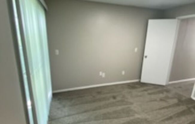 2 beds, 1 bath, 1,105 sqft, $875, Unit 2703-304