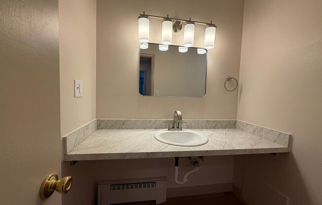1 bed, 1 bath, $750, Unit 43