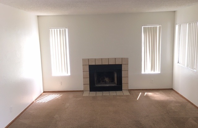 2 beds, 1 bath, 803 sqft, $1,025