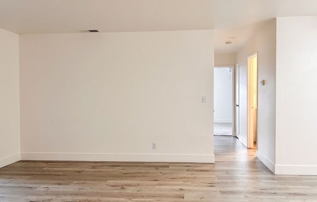 2 beds, 1 bath, 880 sqft, $1,485, Unit 033