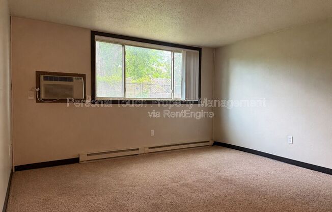 Studio, 1 bath, 400 sqft, $595, Unit 11a
