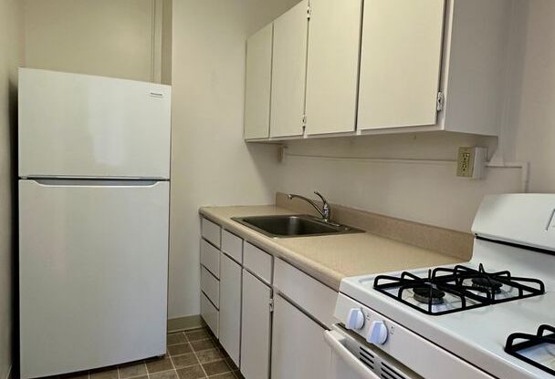 2 beds, 1 bath, 609 sqft, $1,995, Unit 106