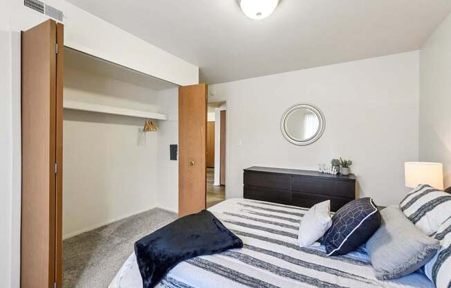 Beautiful bedroom in 2 bedroom apartment  in Clinton Township