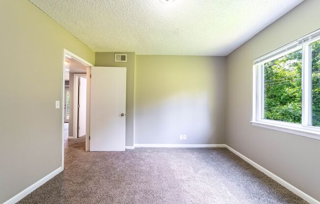 2 beds, 1 bath, 812 sqft, $925, Unit L-6