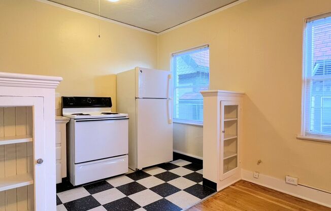 Studio, 1 bath, 450 sqft, $1,195, Unit 104