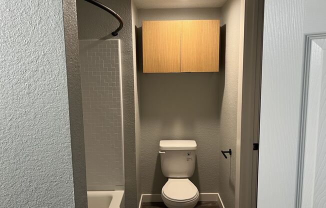 2 beds, 1 bath, 821 sqft, $2,770, Unit F027