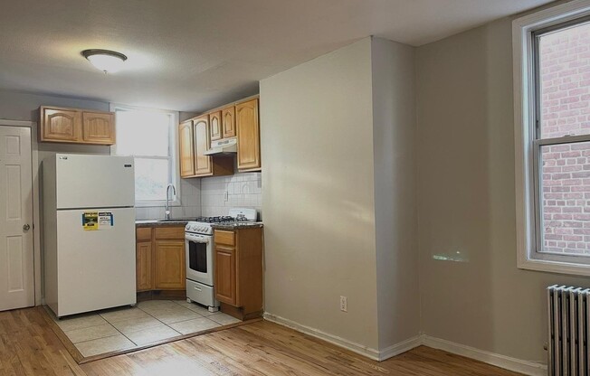 43 8 25 AVE