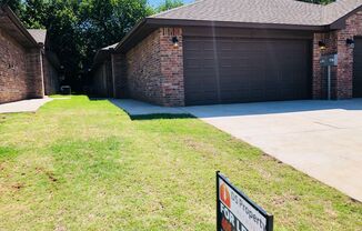 3 bedroom, 2 bath duplex for rent in Edmond near Broadway and 2nd Street!   Cul-de-sac Street next to walking trails and park!