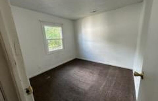 3 beds, 1 bath, $1,200