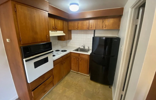 7300–7310 W. 10th Ave – Studio, 1 & 2 Bedroom Apartments in Lakewood’s Two Creeks Neighborhood