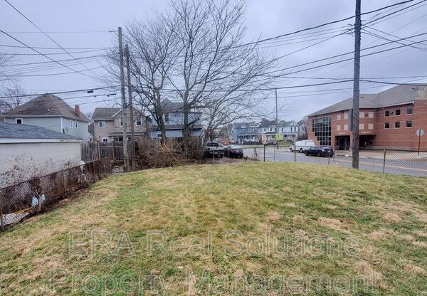 164 S CYPRESS AVE