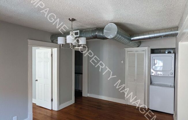 2 beds, 1 bath, 950 sqft, $1,000, Unit 1N