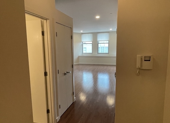 1 bed, 1 bath, 769 sqft, $3,200, Unit 6B