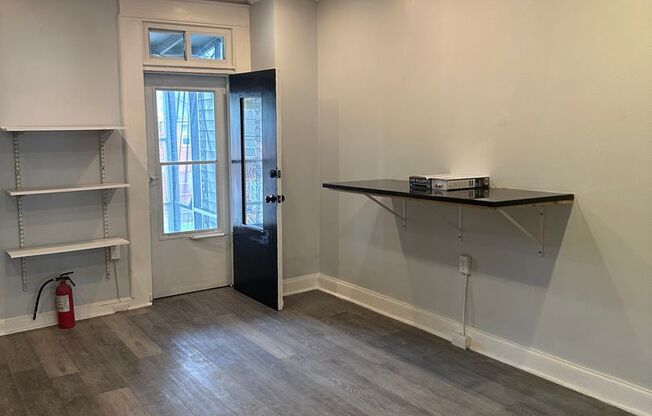 Spacious Home for Rent! Bonus Den Space! W/D Hook-Up! Ceiling Fans! Available Now!