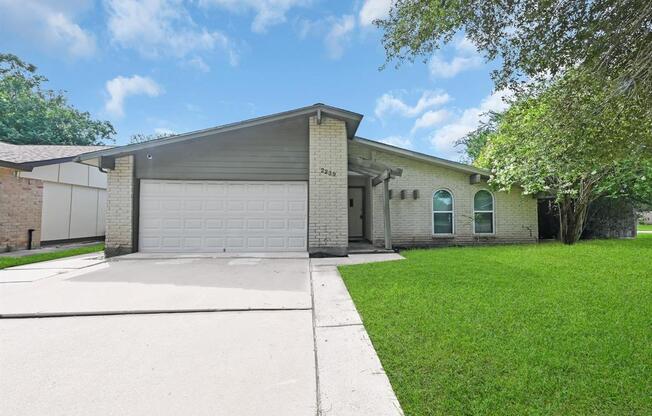2239 FAIRGREEN DR