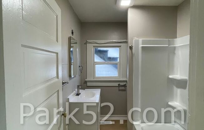 2 beds, 1 bath, $1,645, Unit 1522 - 1