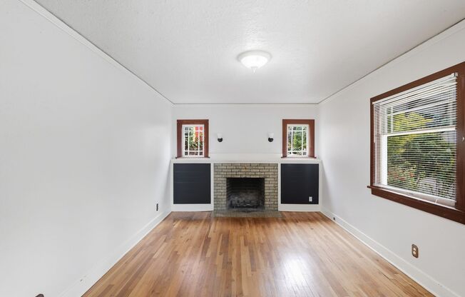 Charming Bungalow with Spacious Loft Suite and Large Backyard