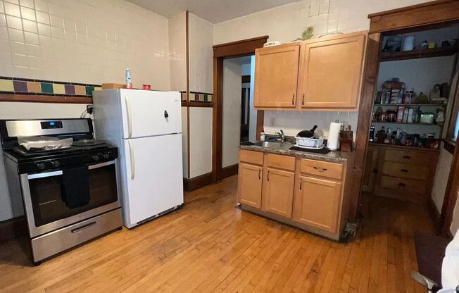 3 beds, 1 bath, 1,487 sqft, $2,115, Unit 1831 Kenwood