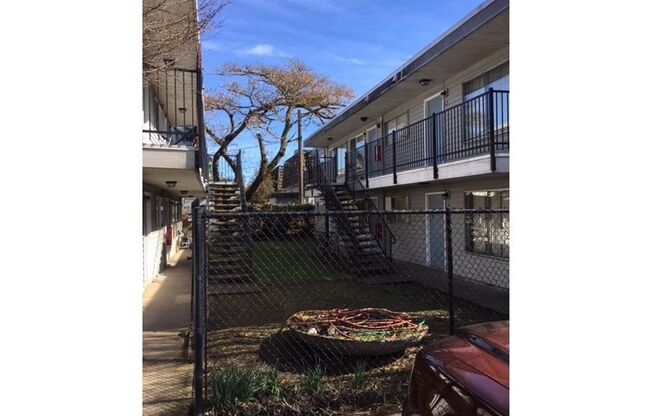 1 bed, 1 bath, $895, Unit 02