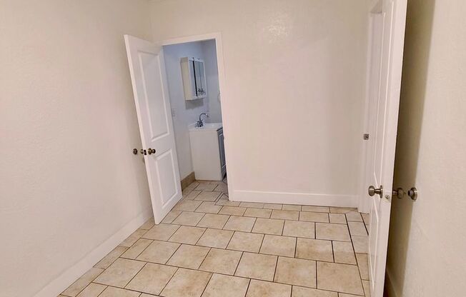 1425 MacArthur Blvd (aka 1425 Grand Ave)