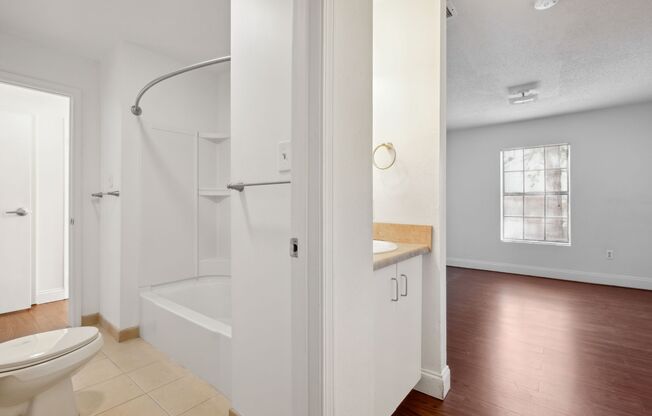 2 beds, 1 bath, 725 sqft, $1,350, Unit AAT1-C504