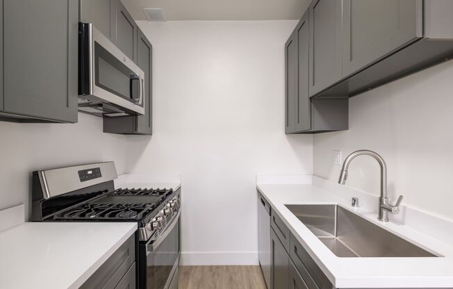Studio, 1 bath, 400 sqft, $1,395, Unit 214