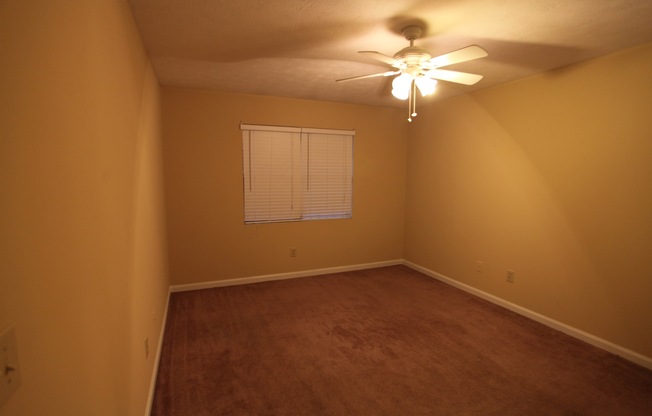 3 beds, 2 baths, $1,250, Unit # 9 B