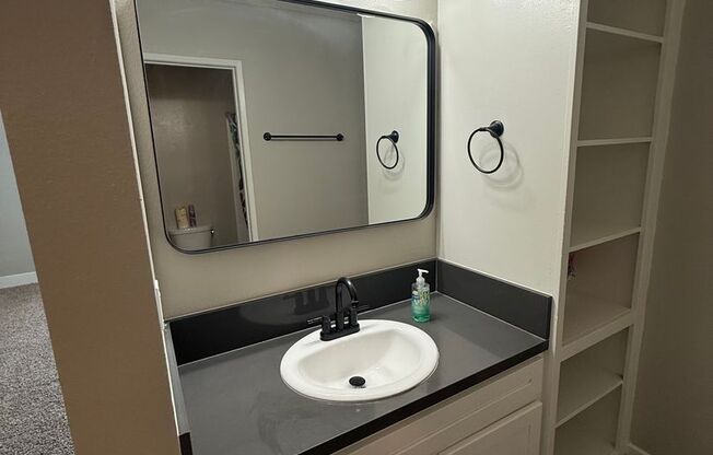 1 bed, 1 bath, 714 sqft, $1,995, Unit 076
